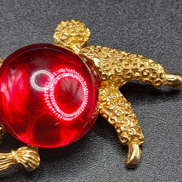 Vintage Poodle Brooch, Gold Tone, Red Glass Cabochon, 1960s Dog Pin - Picture 10 of 10